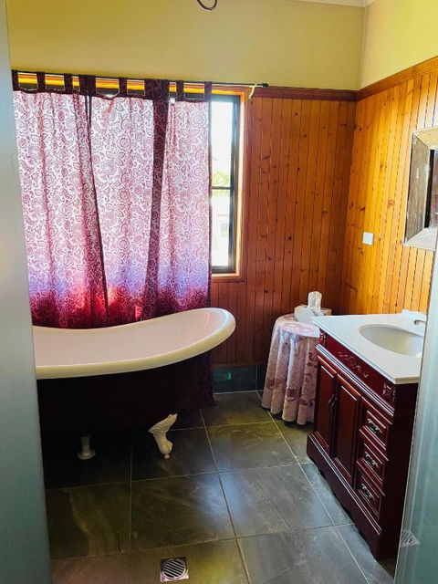 GOLDEN LACE B&B - Accommodation Perth 3