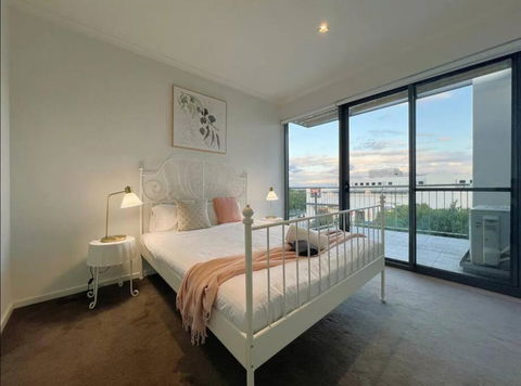 GW24-1 BATH 2 BR At The Glen With FREE Parking And Balcony - Accommodation Perth 0