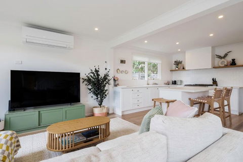 Hamptons On Heales - Classic Beach House Charm - Perth Resorts 1