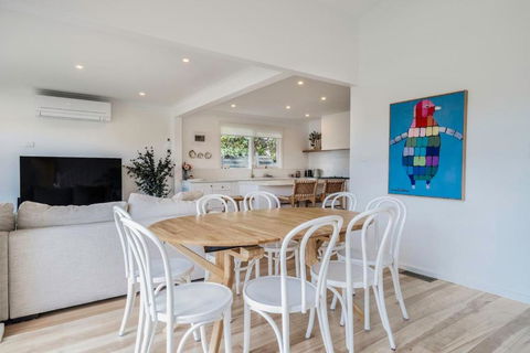 Hamptons On Heales - Classic Beach House Charm - Perth Resorts 2