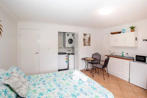 GORGEOUS STUDIO + 100M TO BEACH + POOL - Perth Resorts 4