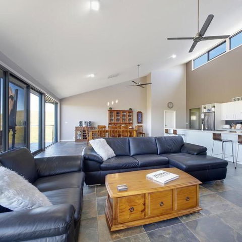 GOULBURN ALPACA FARM STAY - Accommodation Perth 1