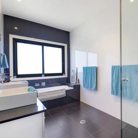 GOULBURN ALPACA FARM STAY - Accommodation Perth 4