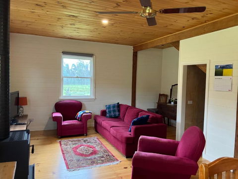 Grannies Lane Cottage - Accommodation Perth 3