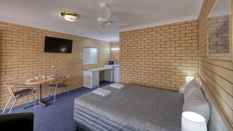 Gunsynd Motor Inn - Accommodation Perth 3