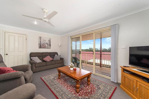H1211 Mission Terrace Lakewood Heights Estate - Accommodation Perth 1