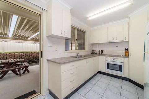 H1211 Mission Terrace Lakewood Heights Estate - Accommodation Perth 4