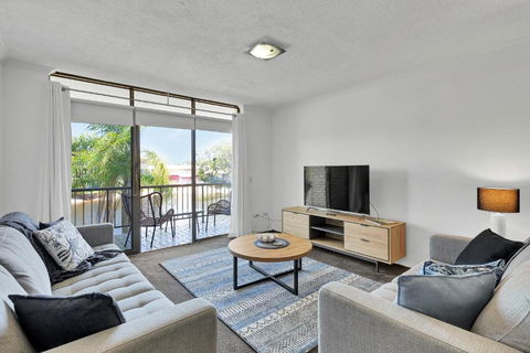 HACIENDA- CANAL VIEWS AND COMFORT - Perth Resorts 2