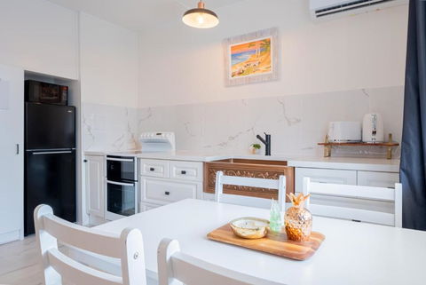 Hamptons Hideaway - Perth Resorts 1