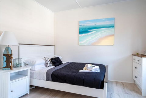 Hamptons Hideaway - Perth Resorts 3