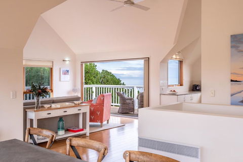 Hamptons Hideaway - Freycinet Holiday Houses - Perth Resorts 2