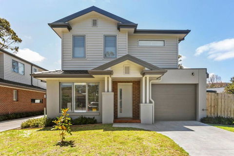 Hamptons-style Haven For Laidback Family Living - Perth Resorts 0