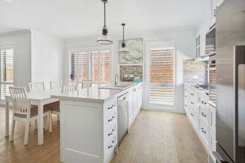 Hamptons-style Haven For Laidback Family Living - Perth Resorts 1