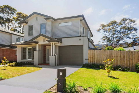 Hamptons-style Haven For Laidback Family Living - Perth Resorts 2