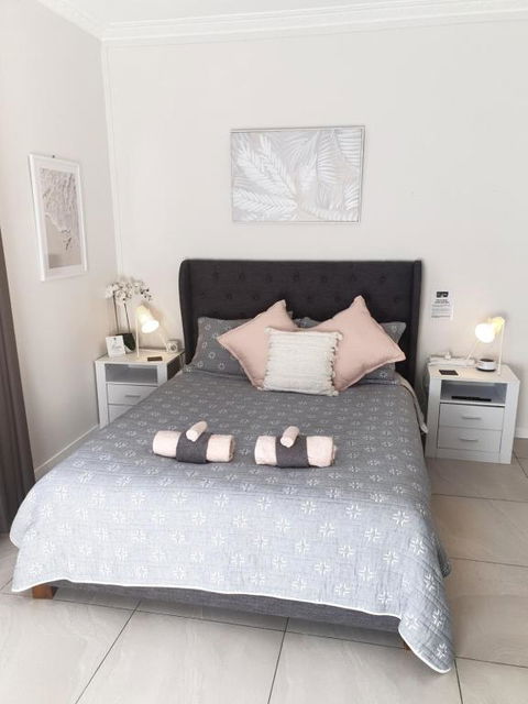 GUESTHOUSE On REGENT Bed & Breakfast - Accommodation Perth 0