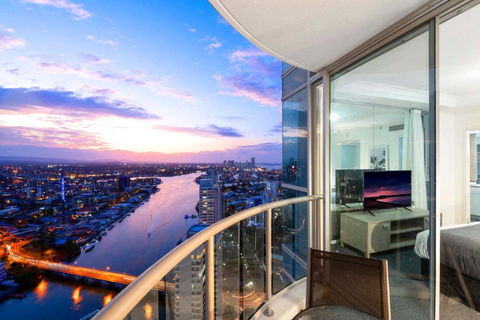 HIGH FLOOR GUARANTEE - 3 Bedroom Plus Study Apartments At Chevron Renaissance - Self Contained & Privately Managed - Wow Stay - Perth Resorts 0