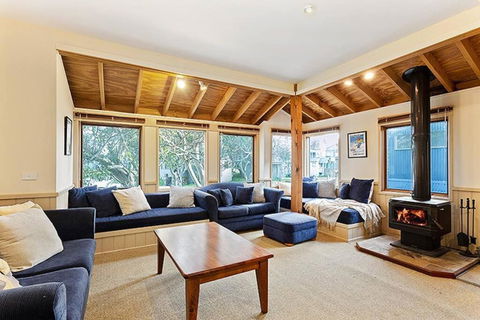 HAY SHED Chalet, Alpine-getaways - Perth Resorts 2