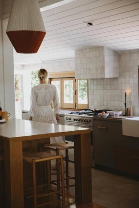 Herrings House, An Iconic Designer Nature Retreat - Accommodation Perth 3