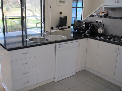 Hidden Grove Retreat - Accommodation Perth 1