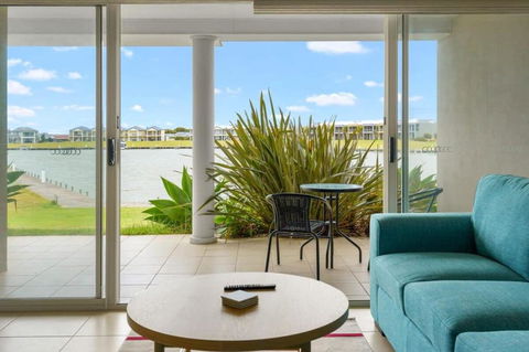 Hindmarsh Island - BYO Linen - Waterfront - Luxury - Perth Resorts 2