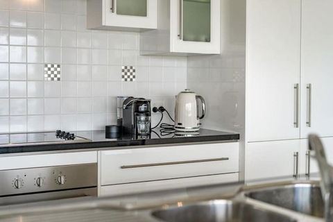 Hindmarsh Island - BYO Linen - Waterfront - Luxury - Perth Resorts 3