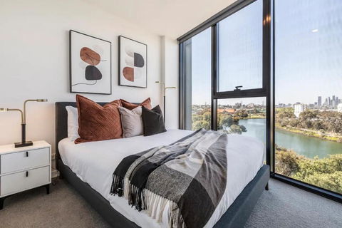 Hip Condo On Maribyrnong River Cityscape Views! - Perth Resorts 2