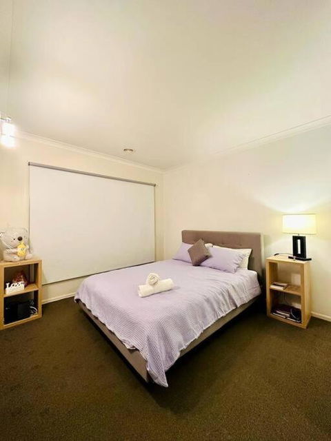 Holiday House In Mernda Free Parking 5 Min Walk To Supermarket - Perth Resorts 3
