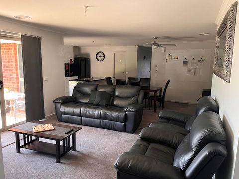 House On Stephenson - Accommodation Perth 2