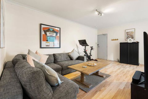 Homely-bright, Air Con, Car Spc - Perth Resorts 3