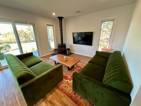 House On The Hill - Accommodation Perth 2