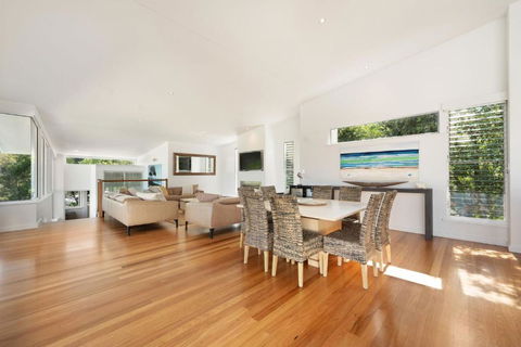 Iconic Noosa Beach House In McAnally Drive Sunshine Beach - Accommodation Perth 2