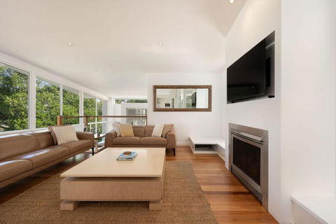 Iconic Noosa Beach House In McAnally Drive Sunshine Beach - Accommodation Perth 1