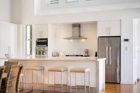 Iconic Noosa Beach House In McAnally Drive Sunshine Beach - Accommodation Perth 3