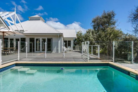 Idyllic Beach House Blairgowrie - 100m To Foreshore, 700m Walk To Village - Accommodation Perth 2