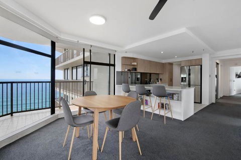 Imperial Surf Modern Beachfront Apartment - CoastHM - Accommodation Perth 3