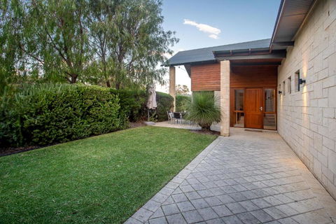 Indigo I Private Properties - Accommodation Perth 1