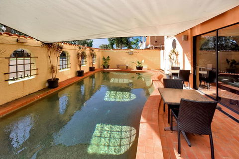 Adobe Motel - Perth Resorts 2
