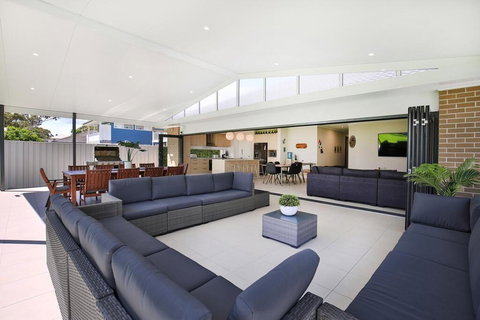 Adriatic Jervis Bay - 2 Min Walk To Beach - Family Friendly - Accommodation Perth 0