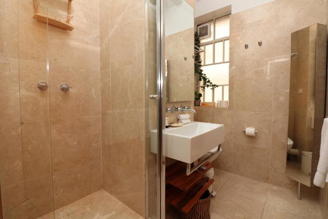 Alcaston House - Parliament House 300m, WiFi, Netflix - Accommodation Perth 3