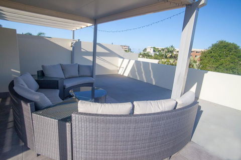 Alexandra Headland Luxury Townhouse - Accommodation Perth 2