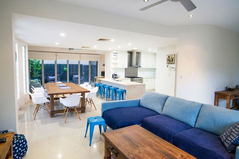 Alexandra Headland Luxury Townhouse - Accommodation Perth 0