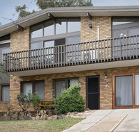 Alpine House - Views over Lake Jindabyne and the Snowy Mountains - Accommodation Perth