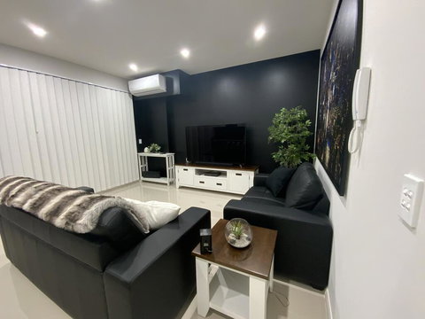 Amazing New Apartment Penrith, Prime Location - Accommodation Perth 2