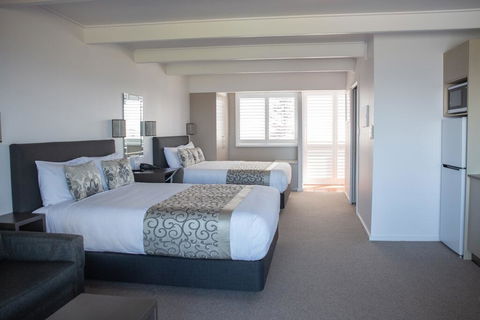 Amooran Oceanside Apartments And Motel - Accommodation Perth 3