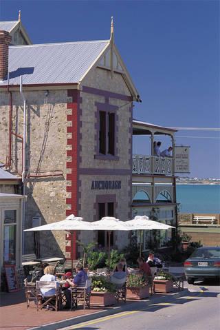 Anchorage Seafront Hotel - Accommodation Perth 3