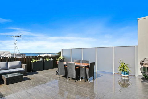 APOLLO 13 PENTHOUSE - Free Wifi & Huge Terrace! - Perth Resorts 3