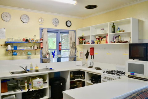 Apollo Bay Backpackers - Perth Resorts 3