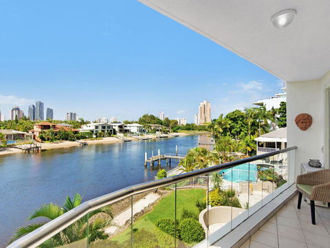 Arc Resort Stunning 3 Bedroom In Broadbeach - Perth Resorts 2