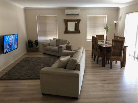 Ashington Gardens - Accommodation Perth 1
