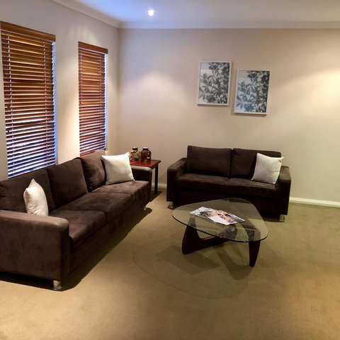 Ashington Gardens - Accommodation Perth 3